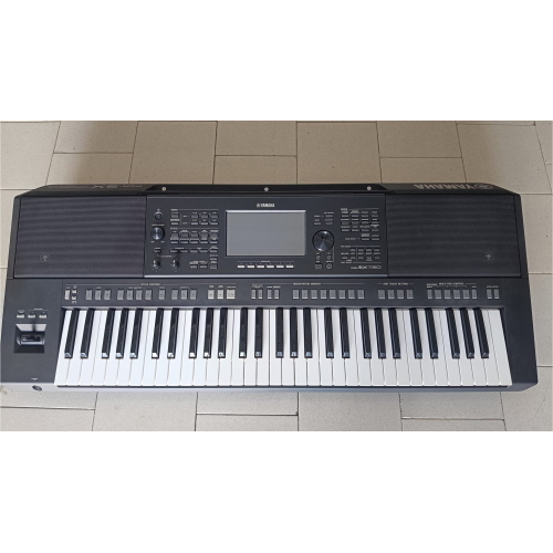 YAMAHA PSR-SX720 TASTIERA WORKSTATION ARRANGER 61 TASTI + BORSA (USATO)