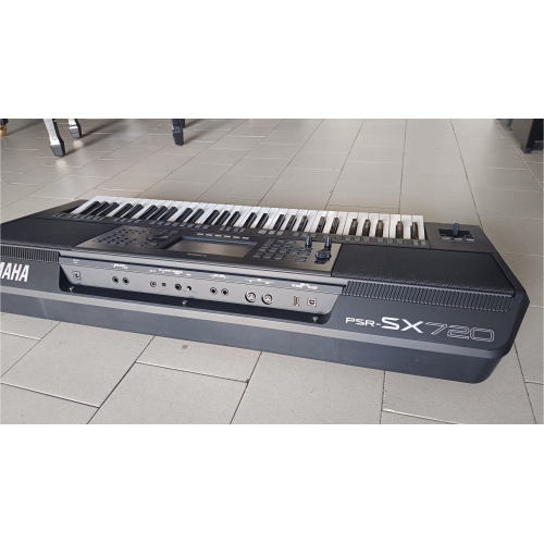 YAMAHA PSR-SX720 TASTIERA WORKSTATION ARRANGER 61 TASTI + BORSA (USATO)