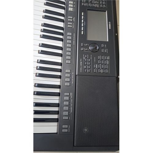 YAMAHA PSR-SX720 TASTIERA WORKSTATION ARRANGER 61 TASTI + BORSA (USATO)