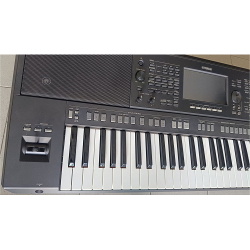 YAMAHA PSR-SX720 TASTIERA WORKSTATION ARRANGER 61 TASTI + BORSA (USATO)