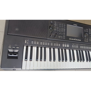 YAMAHA PSR-SX720 TASTIERA WORKSTATION ARRANGER 61 TASTI + BORSA (USATO)