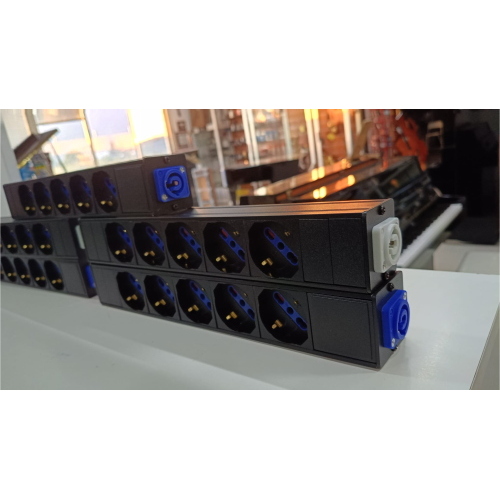 MULTIPRESA DISTRIBUZIONE DI CORRENTE CON 5 PRESE SCHUKO - POWERCON IN/OUT